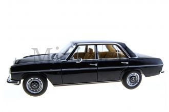 Mercedes 200 Scale Model
