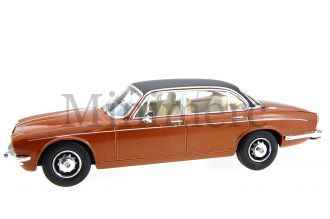 Daimler Double Six Series 2 Vanden Plas Scale Model