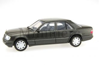 E 320 Scale Model