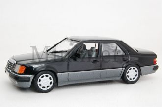 500 E V8 Scale Model