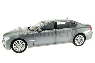 BMW 750Li (F02) Scale Model
