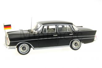 Mercedes 300 SE Scale Model