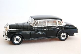 Typ 300 W189 (Adenauer) Scale Model
