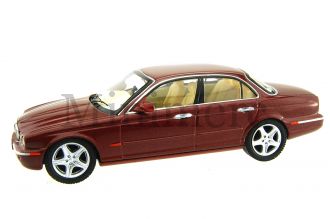 Jaguar XJ Super V8 Scale Model