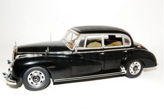 300C LIMOUSINE Scale Model
