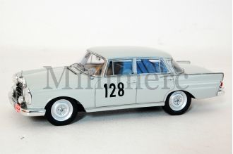 220 SE Scale Model