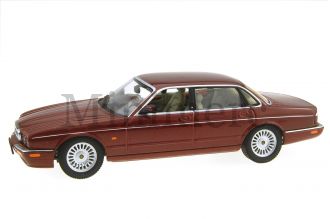 Jaguar XJ8 Scale Model