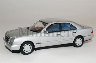 Mercedes E 280 Scale Model